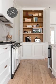 white kitchen, breakfast cupboard, appliance garage, kitchen storage White Townhouse, Townhouse Kitchen, London Townhouse, London Kitchen, Kitchen Showroom, Kitchen Extension