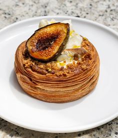 Banksia Bakehouse on Instagram: "Brûlée’d Fig Danish: Fresh fig baked with almond frangipane, filled with cream cheese creme patissiere and fig jam. Finished with a brûléed fig, almond butter streusel, mascarpone cream and orange zest 👌🏼  Available throughout February. #banksiabakehouse #banksiasydney" Fig Danish, Fig Dessert Recipes, Breakfast Danish, Fig Dessert, Almond Frangipane, Cream Brulee, Cafe Decoration, Cream Cheese Danish, Mascarpone Cream