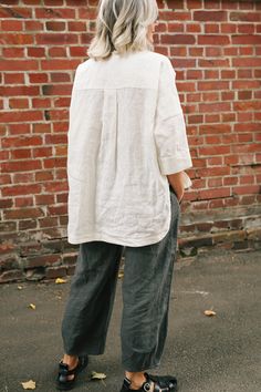 High Waist Tapered Linen Pants Elastic Waist Wide Leg Pants - Etsy Poland Relaxed Womens Outfits, White Relaxed Fit Effortless Bottoms, White Relaxed Fit Bottoms, Oversized Summer Bottoms For Everyday Wear, Oversized Linen Bottoms With Pockets, Linen Bottoms With Pockets For Casual Gatherings, Oversized Linen Casual Pants, Effortless Everyday Linen Pants, Everyday High-waisted Linen Pants