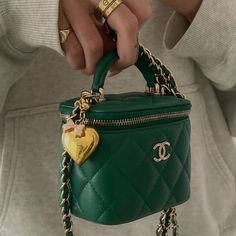 Hermes Aesthetic, Old Money Outfit Ideas, European Spring, Chanel Mini Bag, Outfits Europe, Jewellery Summer, Chanel Aesthetic, Fashion Europe, European Outfit