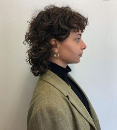 Womens Mullet Curly, Lady Mullet Curly, Short Shaggy Haircuts Curly Hair, 80s Curly Mullet, Shaggy Mullet Wavy Hair, Female Curly Mullet, Short Curly Shaggy Hair, Wavy Shag Mullet