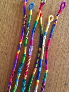 Diy Hair Braid Jewelry, Hair Wraps Thread, Dreadlocks Jewelry, Thread Hair Wraps, Hippie Hairstyles, Boho Hair Wrap, Hair Threading, Sewing Materials, Hair Bracelet