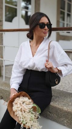 Yacht Clothes, Corporate Style Women, Classy Outfits Casual, Casual Outfits Trendy, Woman Fashion Casual, French Chic Fashion, Autumn Outfit Ideas, Casual Work Outfits Women, Parisian Chic Style