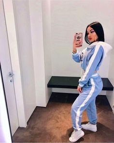 Discover 20+ Sweatpants Outfits That Will Impress Your Crush! Whether you\'re looking for a cozy Sweatpants Outfit or some Outfit Inspo Casual vibes, these looks are a must-have. From Baggy Sweatpants styled effortlessly to Cool Sweatpants Outfit ideas perfect for every season, these populaire outfits will keep you very comfy and stylish. Need a Fit Check for Winter? I\'ve got you covered with chic, styles inspired by Scandinavian Fashion for that minimalist yet trendy touch. ❄️✨ Scandinavian Fashion, Long Hai, Outfit Inspo Casual, Fashion Images, Comfy Fashion