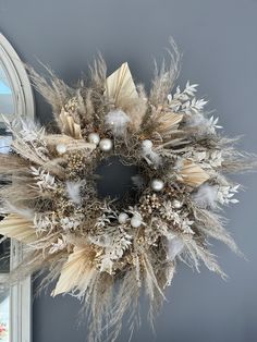 Christmas wreath Christmas White Wreath, Wreath Collage Wall, Christmas Wreath Natural, Wall Floral Arrangements, Boho Christmas Wreath, Wall Wreath Decor, Christmas Wreath White, Natural Christmas Wreaths, Winter Wall Decor