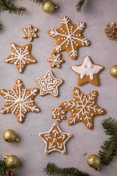 christmas cookies with white icing and snowflakes are arranged on a gray surface