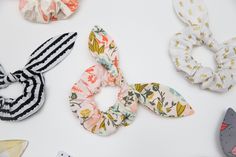 How to Make Scrunchies Scrunchie Pattern, Diy Scrunchie, How To Make Scrunchies, Diy Hair Scrunchies, Purse Sewing Patterns, Scrunchies Diy, Diy Tie