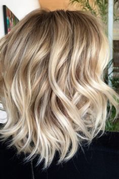 30 Layered Haircuts for Medium Length Hair: Top Trends to Try This Season - Bangz Hair Design Trendy Layered Haircuts, Layered Shag, Fall Blonde Hair Color, Fall Blonde Hair, Chic Short Hair, Fresh Haircut, Medium Layered Hair