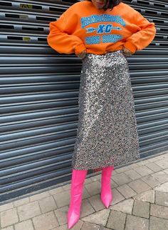 80s Vs 90s Party, Sequin Midi Skirt Outfit, Pink Midi Skirt Outfit, 80s Vs 90s, Rock Style Women, Silver Midi Skirt, Silver Sequin Skirt