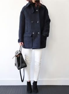 Great pea coat. Layers Outfit, Androgynous Outfits, Blue Coat, Layered Fashion, Blue Coats, Minimal Chic, Blazer Outfits, Pea Coat, Casual Denim