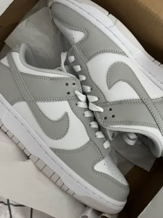 Fire Shoes, Trendy Shoes Sneakers, Nike Fashion Shoes, Jordan Shoes Retro, Cute Nike Shoes