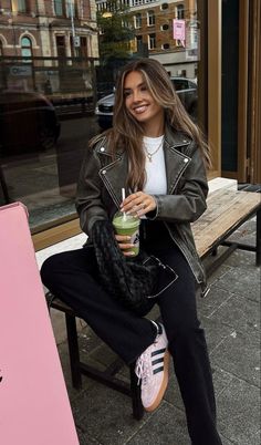 Fall Aesthetic Outfit, Cold Outfit, Adidas Sambas, Blazer Outfits For Women, Fall Transition Outfits, 2024 Outfits, Leather Jacket Outfits, Chill Outfits