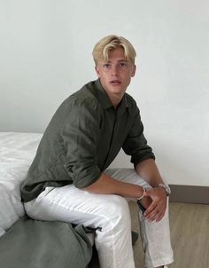 Handsome Swedish Men, Hot Scandinavian Men, Blonde British Boy, Scandinavian Men Style, Swedish Guys Aesthetic, Scandinavian Men Aesthetic, Rich White Boy, Norwegian Guy Aesthetic, Blond Boy Aesthetic