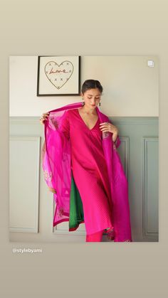 Diwali Outfits Suits, Alia Bhatt Pink Suit, Alia Bhatt In Kurti, Blouse For Heavy Arms, Alia Bhatt Suits, Alia Bhatt Blouse, Kurta Poses Women, Pink Suits Women Indian, Organza Suits Indian