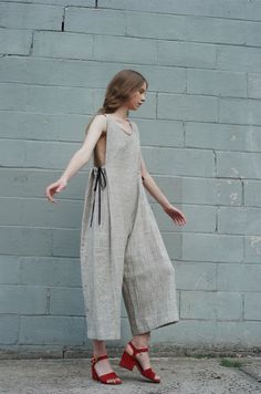 Manset Lengan, Spring Break Outfit, Soft Grunge, Sleeveless Jumpsuits, Fashion Mode, Red Shoes, Wide Leg Jumpsuit, Tulum