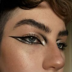 Reverse Winged Liner, Silver And Black Eyeliner, Black Neck Makeup, Low Key Goth Makeup, Asymmetrical Eye Makeup, Dramatic Eyeliner Hooded Eyes, Pointy Eyeliner, Goth Liner Makeup, Yallternative Makeup