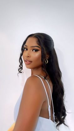 Prom Hair Styles With Extensions, Prom Looks Hairstyles Black Hair, Elegant Hairstyle Black Women, Hairstyles Ideas For Birthday, Hairstyle For Photoshoot Ideas Long Hair, Ponytail Outfit Ideas, Prom Hairstyles Wig For Black Women, Middle Part Wedding Hairstyles Black Women, Graduation Wig Styles