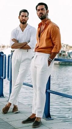 Discover timeless and sophisticated Office Old Money Fashion For Men. Get inspired by 20+ influencer-approved looks to elevate your style in 2024. Italy Spring Outfits, Office Old Money, Beach Wedding Men, Italian Mens Fashion, Old Money Fashion, Old Money Outfits, Off White Pants, Traditional Suit, Money Fashion