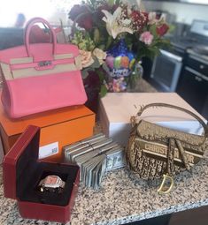 Birthday Gift Bags For Women, Luxury Gifts Aesthetic, Bae Gift, Rich Gifts, Trunk Or Treat Ideas, Luxury Birthday Gifts, Cute Date, Luxury Birthday, Cute Date Ideas