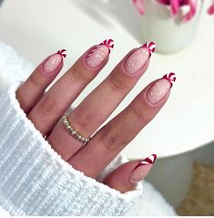 Pink Red Xmas Nails, Oval Acrylic Nails, Nail Art Noel, Candy Cane Nails, Ballet Nails, Nagel Tips, Cute Christmas Nails, Christmas Nails Easy, Thanksgiving Nails