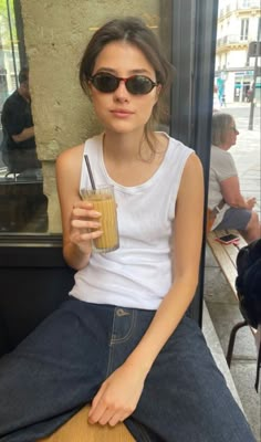 Lily Calloway, Quoi Porter, Mode Inspo, 가을 패션, Summer 24, Mode Inspiration, A Drink, Fashion Killa, Look Cool