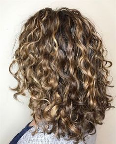 Dark Blonde Highlights, Highlights Curly, Highlights Curly Hair, Curly Hair Photos, Haircuts For Curly Hair, Curly Girl Method, Penteado Cabelo Curto, Curly Bob Hairstyles