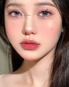 Korean Makeup Look For Prom, Korean Bridesmaid Makeup, Asian Wedding Makeup Korean Style, Douyin Wedding Makeup, Korean Makeup Look Ulzzang, Make Up Wisuda Korean Look, Korea Makeup Look, Korean Makeup Ideas, Wedding Makeup Korean