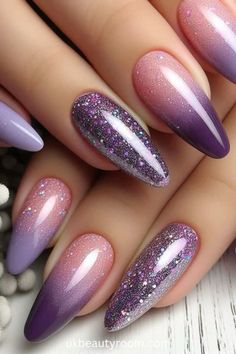 Magnet Nail Art Design, Pink Magnetic Nails Design, Gel Nail Designs Purple, Pink And Purple Nails Designs, Ongles Gel Violet, Purple Nail Art Designs, Plum Nails, Unghie Sfumate, Purple Nail Art