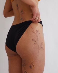 Upper Thigh Tattoos, Earthy Tattoos, Hip Thigh Tattoos, Wrap Tattoo, Hip Tattoos Women, Mode Tips, Leg Tattoos Women, Thigh Tattoos Women, Classy Tattoos