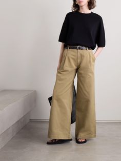 AGOLDE's 'Daryl' pants are designed to sit low on the waist and have an effortless wide-leg shape. Cut from cotton-twill, they're pleated at the front and come in a versatile 'Basket' shade. Wear yours with a simple T-shirt. Wide Leg Pants Outfit Work, Wide Leg Pants Outfit, 2024 Wishlist, Simple T Shirt, Fall 2024, Breakfast Ideas, Pants Outfit, Jeans Dress, Cotton Twill