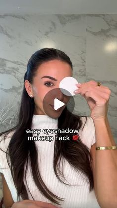 Ainsley Rodriguez on Instagram: "Eyeshadow you can actually do - and in just one minute! Love this little genius hack!💄💋
.
Step 1: fold cotton round in half
Step 2: use the straight edge along the lower lash line and using a medium shade make little circles in the corner
Step 3: take a slightly darker shade and a flatter brush and make a line from the corner diagonal to the lash line
Step 4: add a shimmer to the lid
Step 6: drag that speaker shade under your lashes (optional) and finish with mascara!
.
#makeuphack #eyeshadowhack #easymakeup #easyeyeshadow" Eyeshadow Makeup