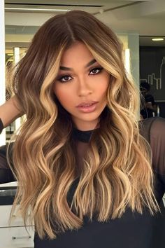 Golden Brown And Blonde Balayage, Khole Kardashian, Caramel Blonde Hair, Blonde Roots, Dyed Blonde Hair, Caramel Blonde