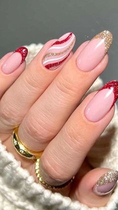 Paint Snowflakes, Nails Reindeer, Holly Nails, Maroon Christmas, Nails Dots, Nails Minimal, Reindeer Nails, Ballerina Christmas, Nails Neutral