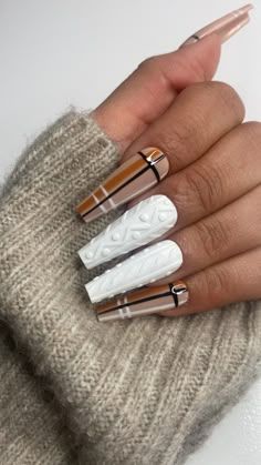 White Sweater & Plaid Press on Nails - Etsy Plaid Nail Designs, Thanksgiving Nail Designs, November Nails, Plaid Nails, Sweater Nails, Thanksgiving Nails, Trendy Nail Design