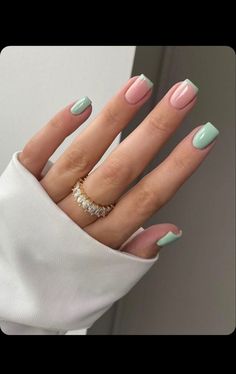 Simple Short Nail Ideas, Short Nail Trends, Cute Short Nail Designs, Nail Ideas For 2023, Nail Designs Short, Trendy Short Nails, Nail Dipping Powder Colors, Short Nail Ideas, Color Block Nails