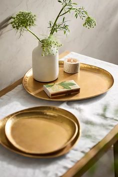 In organic shapes with an antiqued gold finish, these trays can be used to anchor a centerpiece or provide catch-all storage space atop an entryway console. Trinkets Decor, Kim House, Rabbit Wall Art, Bath Inspiration, Tray Styling, Basket Tray, Entryway Console, Antique Iron