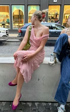 summer city outfit inspo Maxi Dress Ballet Flats, Ethereal Fashion Aesthetic, Hyperfemme Outfits, Pink And Green Aesthetic Outfits, Romcom Fashion, Romantic Outfit Aesthetic, Casual Summer Fits, Eclectic Outfit, Dresses With Sneakers