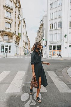 Shirt Dress Outfit, Black Shirt Dress, Mode Inspiration, Spring Summer Outfits, Outfits Casuales, Simple Outfits, Look Fashion, Minimalist Fashion, Casual Chic