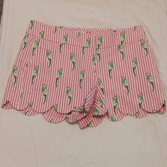 Ladies Nwot Crown & Ivy Scallop Hem Shorts, Pink Stripe W/ Parrots, 4 Petite, Very Cute Summer Staple! 501 Elephant Shorts, Pink Dragonfly, Green Chinos, Paisley Shorts, Dragonflies Design, Scallop Hem, Cotton Chinos, Size 8 Women, Yellow Shorts