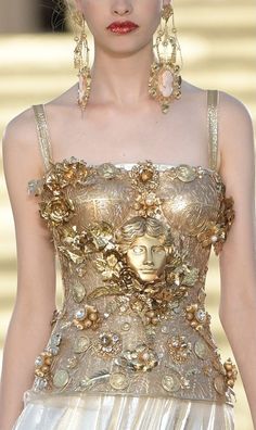 Dolce & Gabbana Couture, Fashion Dream Job, 2019 Runway, Runway Details, Fashion Design Patterns, Gold Fashion, Beautiful Gowns, Greek Mythology