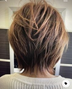 Short Hair With Longer Front Pieces, Stacked Inverted Bob Haircuts With Bangs, Razored Bob Haircut Choppy Layers, Short Shaggy Bob Choppy Layers, Short Messy Bob Choppy Layers, Choppy Chin Length Hair, Short Shaggy Haircuts Choppy Layers, Shaggy Bob For Fine Hair, Messy Short Hairstyles