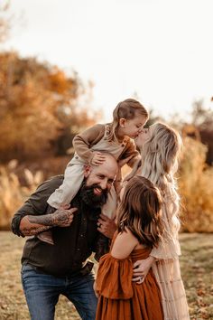 Fall Photoshoot Family, Western Family, Fall Minis, Fam Photos, Big Family Photos, Faith Photography, Fall Photo Shoot Outfits, Autumn Family Photography