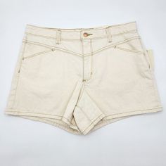 Universal Threads Womens High Rise Midi Jean Shorts Size 12 Vintage Stretch Tan. New With Tags (Review Photos For Details) Us Size: Women's 12 / 31r Features: * Style Profile: Neutral, Casual, Minimalist * Flaws: None * Ivory Cream Tan Color * Belt Loops * Slash Pockets * Drop In Back Pockets * Hoop Button With Zip Up Fly Closure * Please See Photos For Approximate Measurements (In Inches) * Washing Instructions: Machine Washable * We Are Happy To Answer Your Questions! * Item Has Been Properly Fitted Casual Neutral Shorts, Shorts Drawing, Cargo Shorts Women, Midi Jeans, Tie Dye Denim, Midi Denim, High Waisted Jean Shorts, Linen Casual, Jeans For Short Women