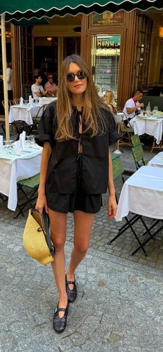 Summer Silk Outfit, Milan Summer Street Style, Barcelona Outfits Summer Street Style, Trendy Relaxed Mini Skirt, Euro Summer Outfits Aesthetic, Tropical Weather Outfits, Chic Structured Summer Mini Dress, Hong Kong Outfit Ideas, Summer Relaxed Fit Mini Skirt