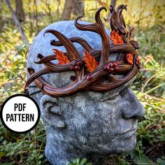 Leather crown printable PDF pattern. This leather crown is a beautiful addition to any costume. A great accessory for larp, costume parties, festivals, or photoshoots. Decorate creatively any style you wish! This crown has optional leaves, flowers and berries which you can use in any combination, stick with simple woodgrain or add other adornments of your choosing such as feathers. Leather shaping is a very accessible hobby and you don't need many tools to get started! For this project I recomme Elven King, Crown Printable, Santa Claus Suit, Leather Working Projects, Leather Crown, King Crown, Larp Costume, Costume Parties, Body Adornment