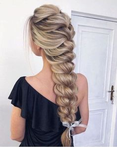 Fishtail Braid: A Chic Hairstyle for Any Event Fishtail Braid, Hair Advice, Braided Hairstyles Easy, Long Hair Girl, Braids For Long Hair, Homecoming Hairstyles, Free Hair, Ponytail Hairstyles, Trendy Hairstyles