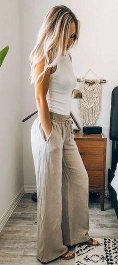 Popular Things, Boho Mode, Mode Boho, White Sleeveless Dress, Mode Casual, Ideas Outfit, Outfit Trends, Trending Fashion, Inspired Outfits