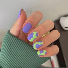 Two tones summer nail ideas inspired by cow-patch print to go wild this summer and pursue artsy summer nail designs. Taupe Nails, Cute Gel Nails, Manicure Ideas, Summer Acrylic Nails, Nails Manicure, Nail Nail, Minimalist Nails, Fire Nails, Dream Nails