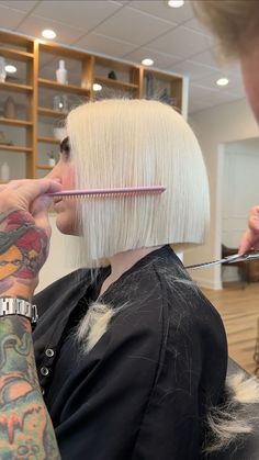 Chris Jones | Soft graduation and texture 👌🏻 The best way to add volume to fine hair is by building weight with a little graduation. I’m not talking... | Instagram Graduated Bob, French Bob, Textured Bob, Comb Hair