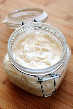 The cold dry winter has been hard on my skin, so I went on a mission to find a new recipe for homemade body butter using honey as one of the ingredients. Homemade Shaving Cream, Natural Shaving Cream, Homemade Body Butter, Diy Body Butter, Homemade Remedies